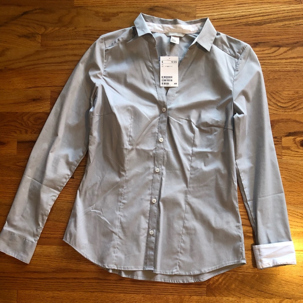 Gray button down blouse NWT size 8